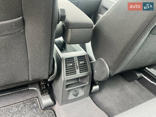 Серый Опель Зафира, объемом двигателя 1.6 л и пробегом 210 тыс. км за 6650 $, фото 47 на Automoto.ua