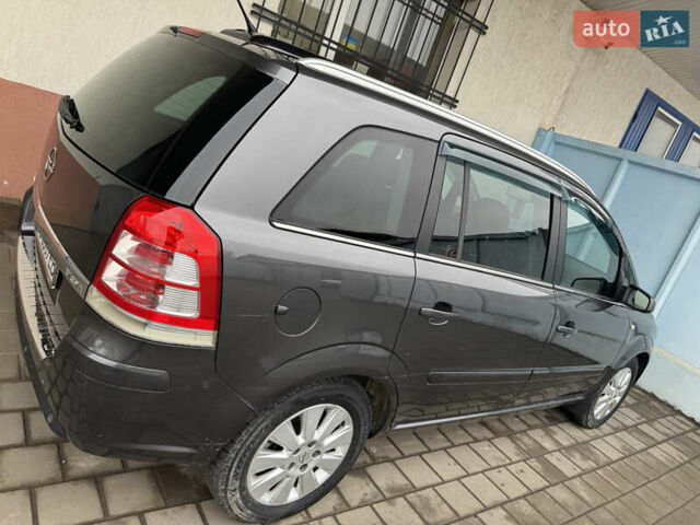 Серый Опель Зафира, объемом двигателя 1.7 л и пробегом 265 тыс. км за 5999 $, фото 2 на Automoto.ua