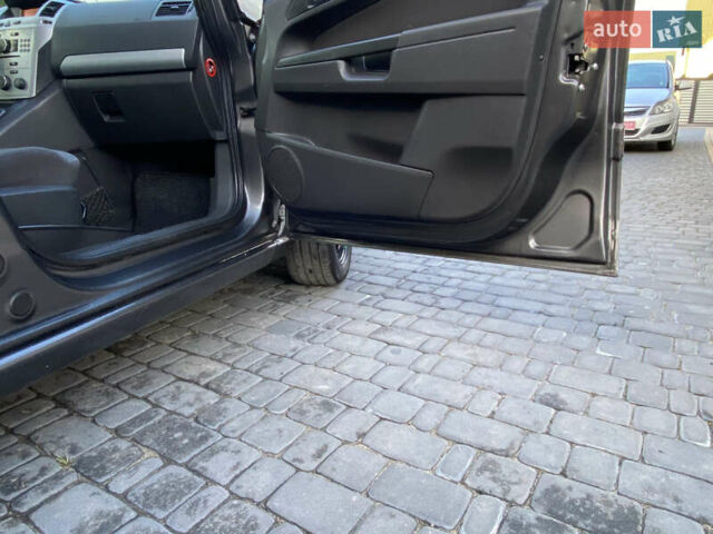 Серый Опель Зафира, объемом двигателя 1.8 л и пробегом 250 тыс. км за 6800 $, фото 23 на Automoto.ua