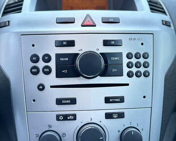 Серый Опель Зафира, объемом двигателя 1.6 л и пробегом 181 тыс. км за 6500 $, фото 47 на Automoto.ua