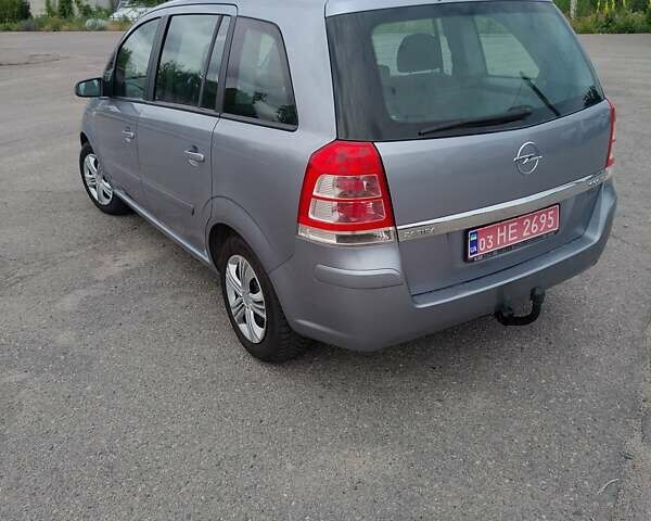 Серый Опель Зафира, объемом двигателя 1.6 л и пробегом 172 тыс. км за 6450 $, фото 3 на Automoto.ua