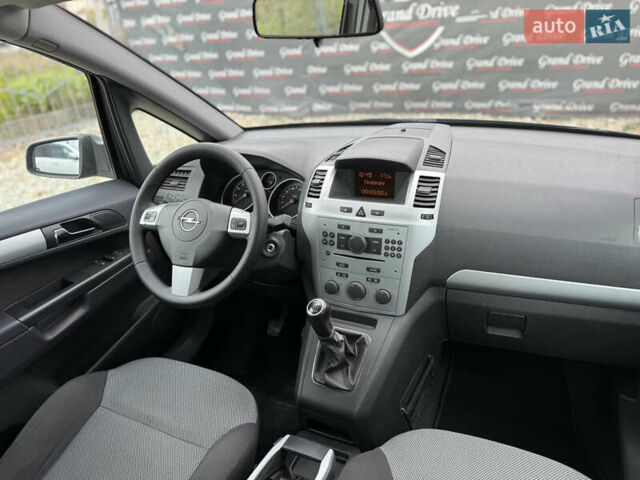 Серый Опель Зафира, объемом двигателя 1.6 л и пробегом 166 тыс. км за 6500 $, фото 15 на Automoto.ua