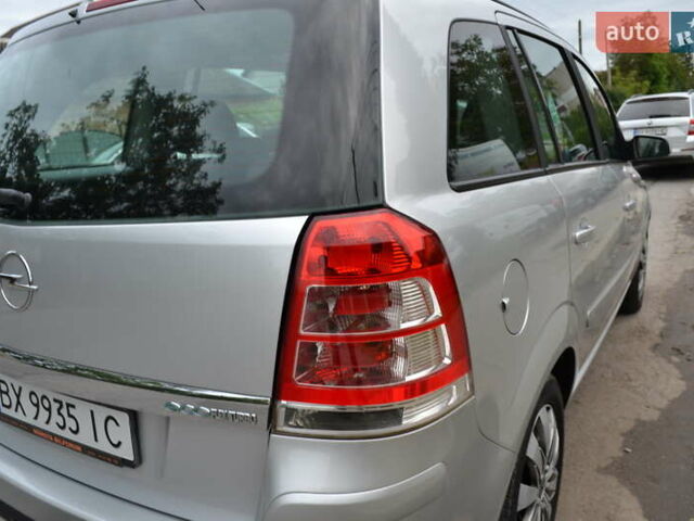 Серый Опель Зафира, объемом двигателя 1.6 л и пробегом 129 тыс. км за 6400 $, фото 50 на Automoto.ua