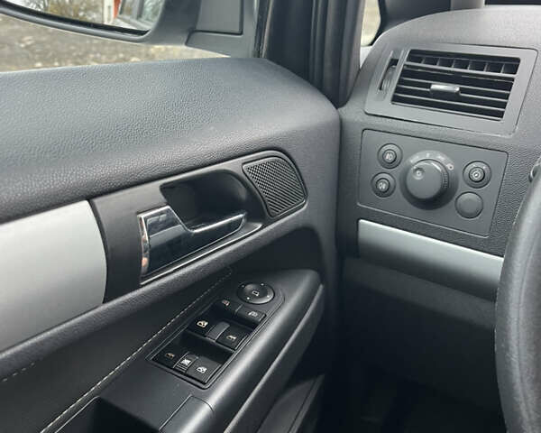 Серый Опель Зафира, объемом двигателя 1.7 л и пробегом 222 тыс. км за 6600 $, фото 3 на Automoto.ua