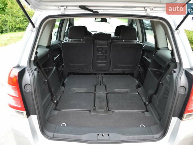 Серый Опель Зафира, объемом двигателя 1.6 л и пробегом 129 тыс. км за 6400 $, фото 40 на Automoto.ua