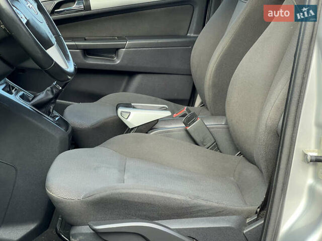 Серый Опель Зафира, объемом двигателя 1.69 л и пробегом 290 тыс. км за 6250 $, фото 31 на Automoto.ua