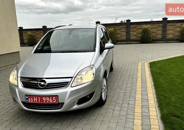 Серый Опель Зафира, объемом двигателя 1.6 л и пробегом 200 тыс. км за 6199 $, фото 63 на Automoto.ua