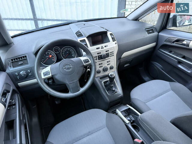 Серый Опель Зафира, объемом двигателя 1.8 л и пробегом 174 тыс. км за 6999 $, фото 41 на Automoto.ua