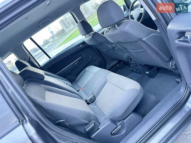 Серый Опель Зафира, объемом двигателя 1.6 л и пробегом 181 тыс. км за 6500 $, фото 60 на Automoto.ua