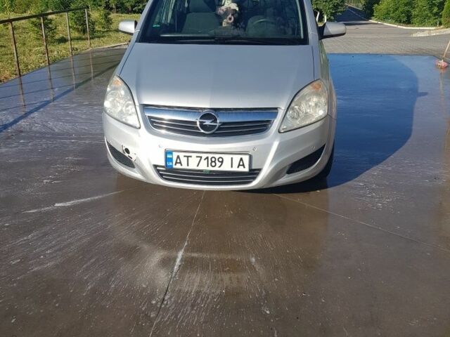 Серый Опель Зафира, объемом двигателя 1.7 л и пробегом 275 тыс. км за 6500 $, фото 1 на Automoto.ua