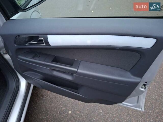 Серый Опель Зафира, объемом двигателя 1.6 л и пробегом 191 тыс. км за 5800 $, фото 15 на Automoto.ua