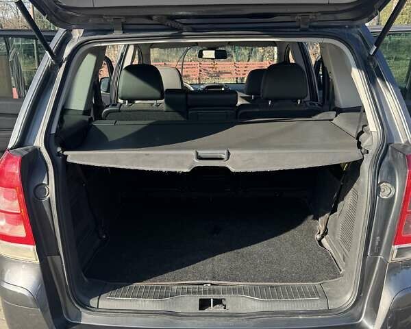 Серый Опель Зафира, объемом двигателя 1.69 л и пробегом 271 тыс. км за 7000 $, фото 8 на Automoto.ua