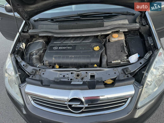 Серый Опель Зафира, объемом двигателя 1.9 л и пробегом 254 тыс. км за 7700 $, фото 48 на Automoto.ua