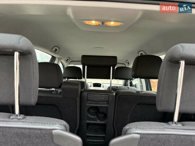 Серый Опель Зафира, объемом двигателя 1.6 л и пробегом 290 тыс. км за 5750 $, фото 37 на Automoto.ua