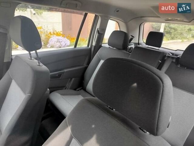 Серый Опель Зафира, объемом двигателя 1.8 л и пробегом 208 тыс. км за 6800 $, фото 54 на Automoto.ua