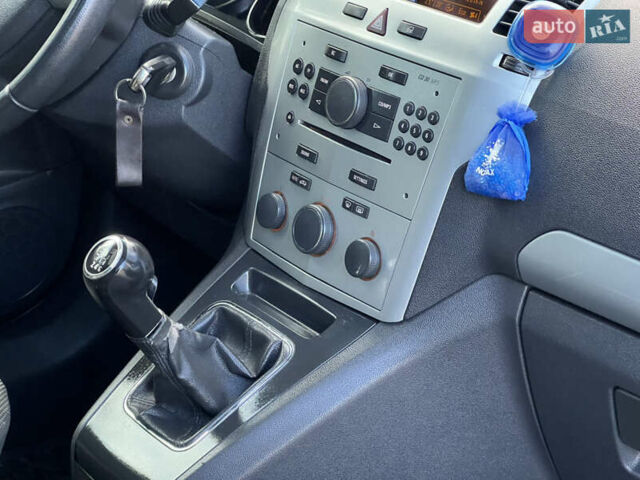 Серый Опель Зафира, объемом двигателя 1.69 л и пробегом 290 тыс. км за 6250 $, фото 46 на Automoto.ua