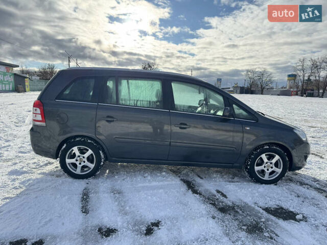 Серый Опель Зафира, объемом двигателя 1.6 л и пробегом 190 тыс. км за 7000 $, фото 5 на Automoto.ua