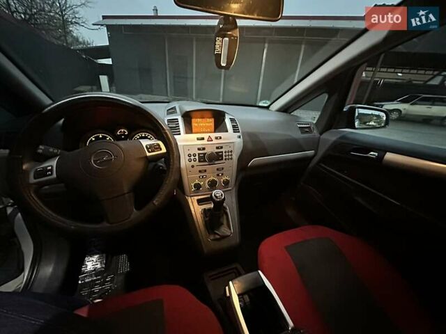 Сірий Опель Зафіра, об'ємом двигуна 1.69 л та пробігом 260 тис. км за 7300 $, фото 16 на Automoto.ua