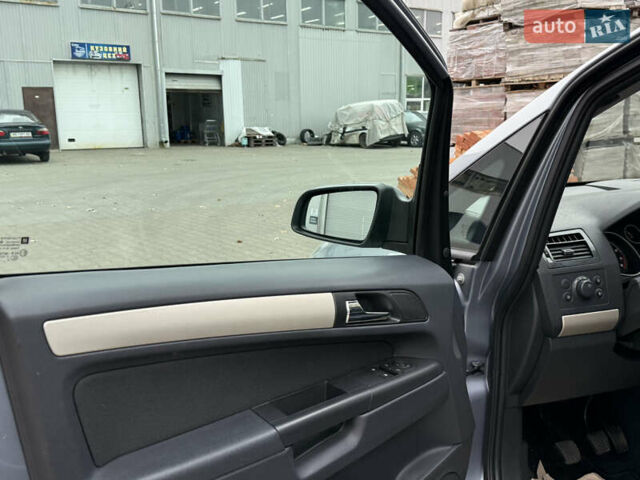 Серый Опель Зафира, объемом двигателя 1.6 л и пробегом 290 тыс. км за 5750 $, фото 15 на Automoto.ua