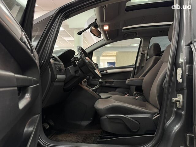 Серый Опель Зафира, объемом двигателя 1.7 л и пробегом 250 тыс. км за 6500 $, фото 7 на Automoto.ua