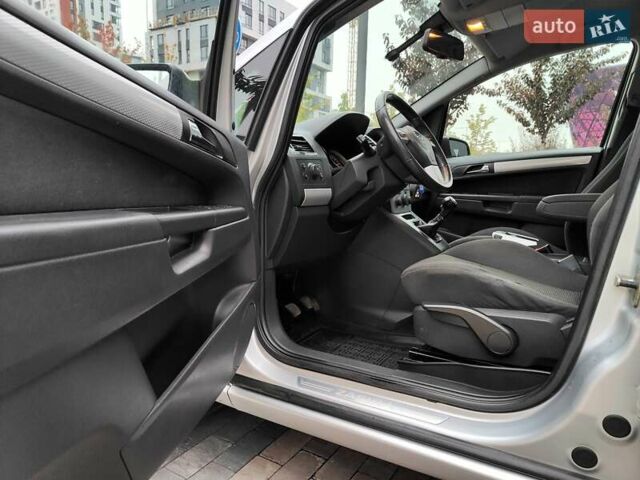 Серый Опель Зафира, объемом двигателя 1.7 л и пробегом 268 тыс. км за 4990 $, фото 32 на Automoto.ua