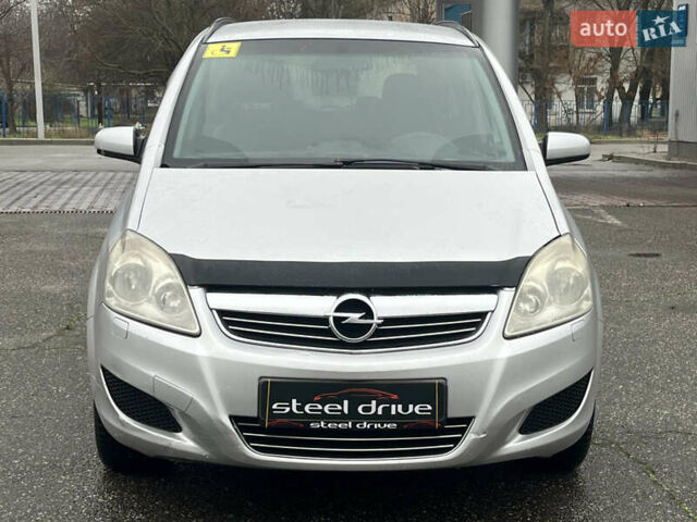 Серый Опель Зафира, объемом двигателя 1.6 л и пробегом 242 тыс. км за 6599 $, фото 1 на Automoto.ua