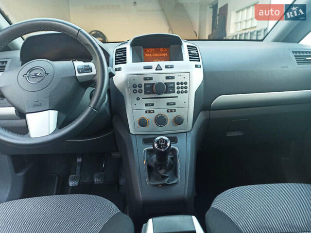 Серый Опель Зафира, объемом двигателя 2.2 л и пробегом 139 тыс. км за 7400 $, фото 30 на Automoto.ua