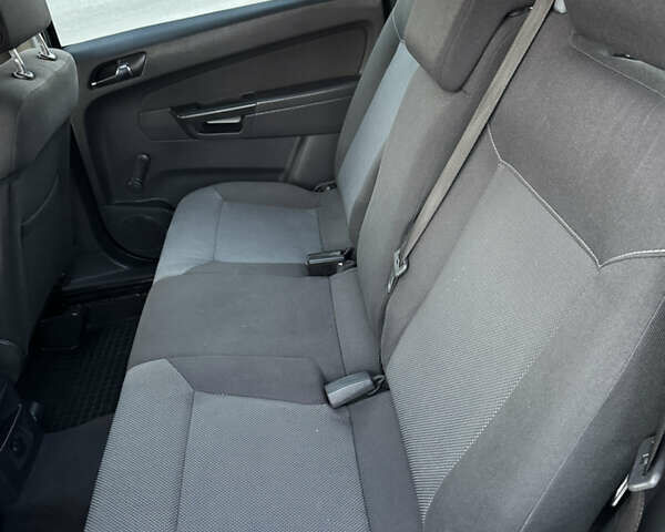 Серый Опель Зафира, объемом двигателя 1.9 л и пробегом 254 тыс. км за 7700 $, фото 25 на Automoto.ua