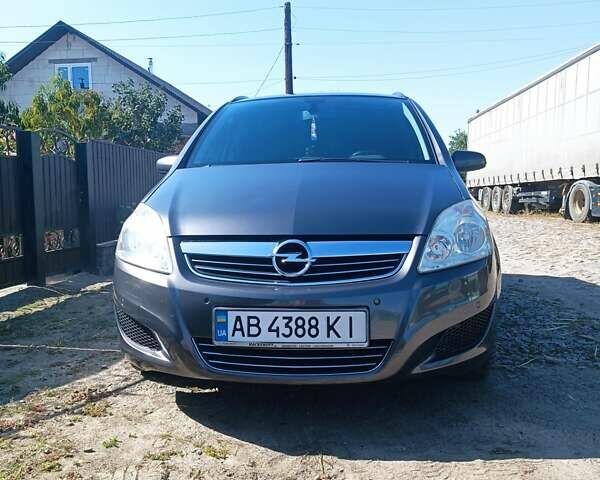 Серый Опель Зафира, объемом двигателя 1.69 л и пробегом 205 тыс. км за 7250 $, фото 5 на Automoto.ua