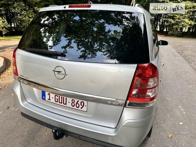 Серый Опель Зафира, объемом двигателя 1.7 л и пробегом 173 тыс. км за 7850 $, фото 5 на Automoto.ua