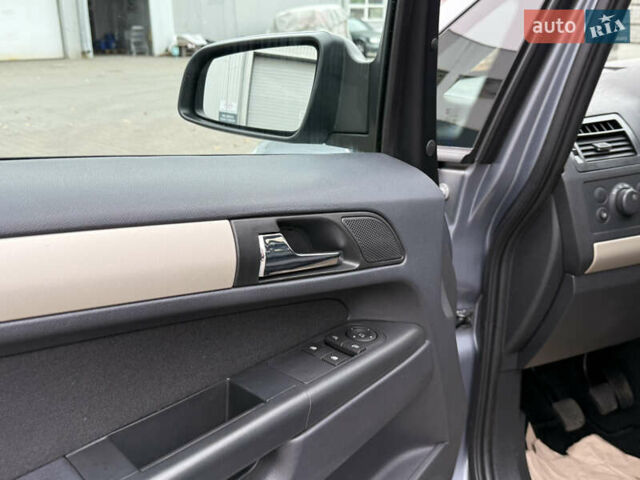 Серый Опель Зафира, объемом двигателя 1.6 л и пробегом 290 тыс. км за 5750 $, фото 16 на Automoto.ua