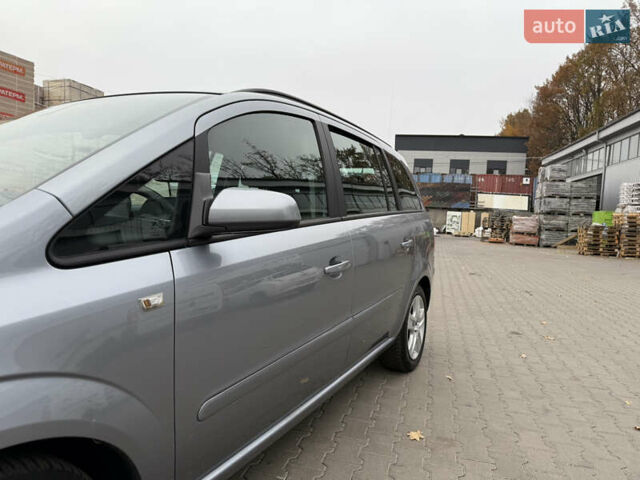 Серый Опель Зафира, объемом двигателя 1.6 л и пробегом 290 тыс. км за 5750 $, фото 5 на Automoto.ua