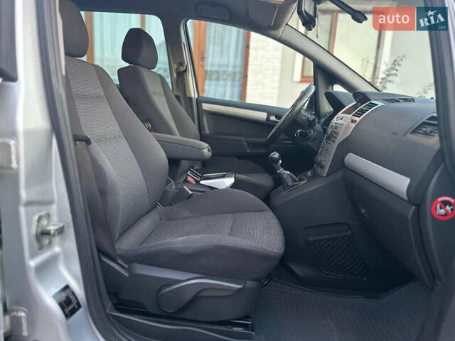 Серый Опель Зафира, объемом двигателя 1.69 л и пробегом 248 тыс. км за 6700 $, фото 11 на Automoto.ua