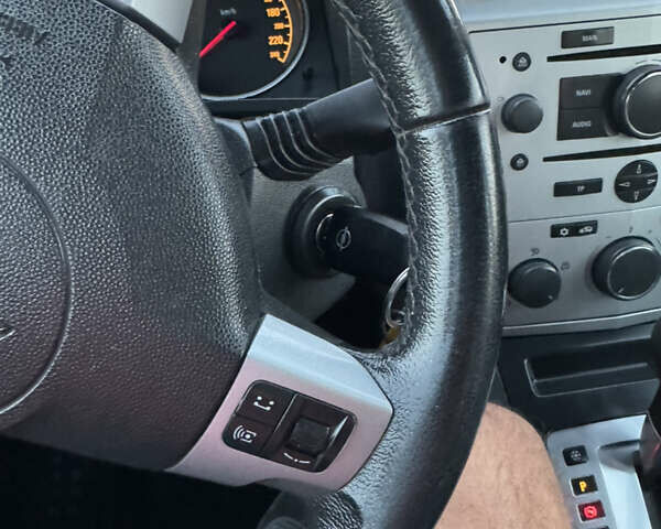 Серый Опель Зафира, объемом двигателя 1.9 л и пробегом 254 тыс. км за 7700 $, фото 37 на Automoto.ua