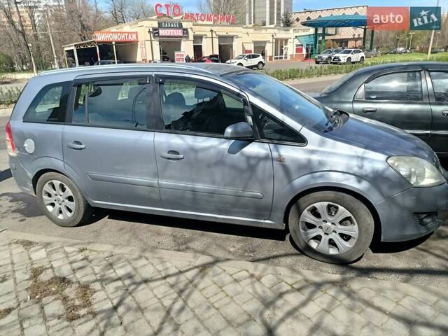 Сірий Опель Зафіра, об'ємом двигуна 2.2 л та пробігом 370 тис. км за 5500 $, фото 3 на Automoto.ua