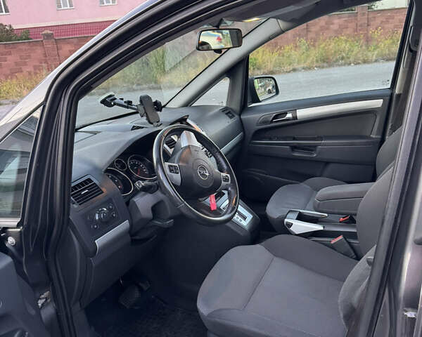 Серый Опель Зафира, объемом двигателя 1.9 л и пробегом 254 тыс. км за 7700 $, фото 17 на Automoto.ua