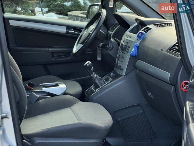 Серый Опель Зафира, объемом двигателя 1.69 л и пробегом 290 тыс. км за 6250 $, фото 39 на Automoto.ua