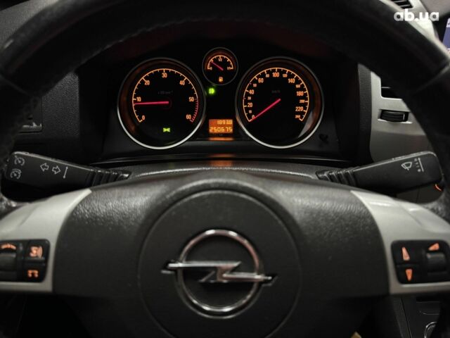 Серый Опель Зафира, объемом двигателя 1.7 л и пробегом 250 тыс. км за 6500 $, фото 4 на Automoto.ua