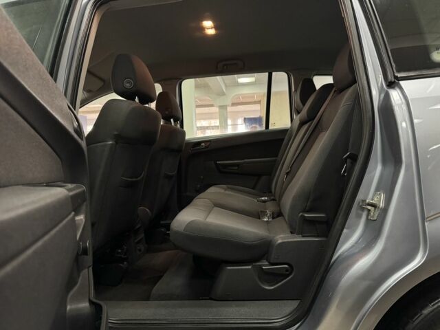 Серый Опель Зафира, объемом двигателя 1.8 л и пробегом 204 тыс. км за 6000 $, фото 8 на Automoto.ua