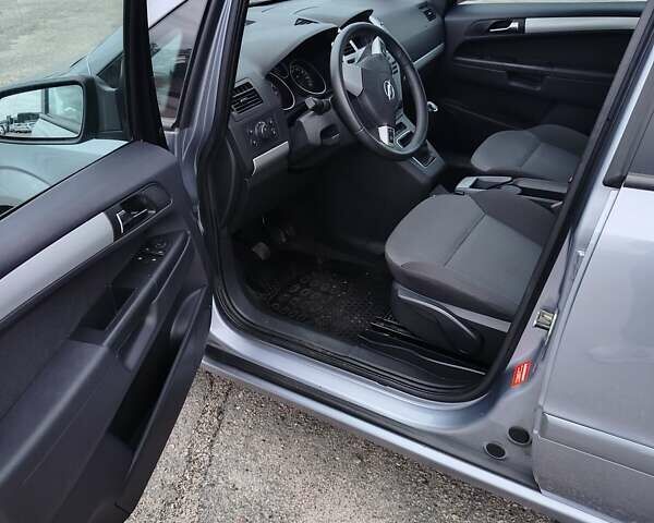 Серый Опель Зафира, объемом двигателя 1.6 л и пробегом 172 тыс. км за 6450 $, фото 4 на Automoto.ua