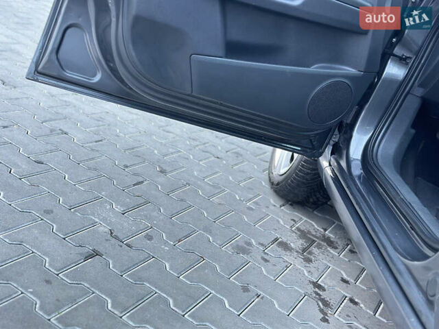 Серый Опель Зафира, объемом двигателя 1.6 л и пробегом 181 тыс. км за 6500 $, фото 33 на Automoto.ua