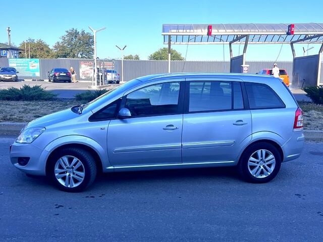 Серый Опель Зафира, объемом двигателя 1.6 л и пробегом 207 тыс. км за 6499 $, фото 1 на Automoto.ua