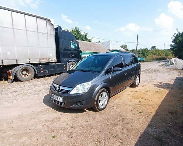 Серый Опель Зафира, объемом двигателя 1.69 л и пробегом 205 тыс. км за 7250 $, фото 20 на Automoto.ua