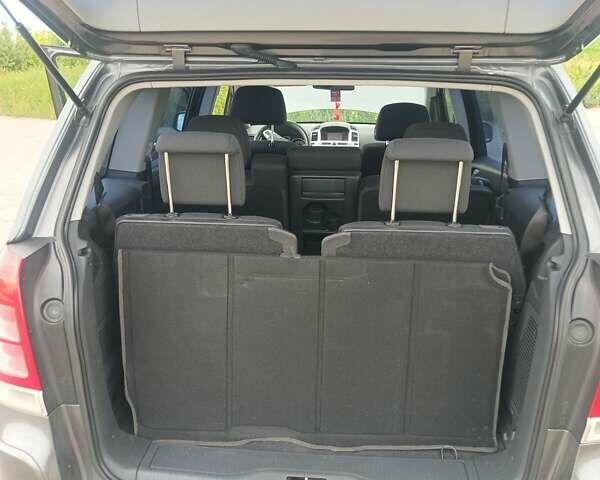 Серый Опель Зафира, объемом двигателя 1.9 л и пробегом 256 тыс. км за 7800 $, фото 7 на Automoto.ua