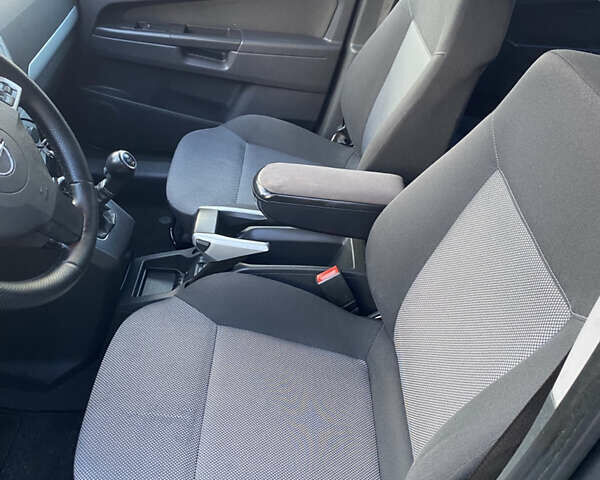 Серый Опель Зафира, объемом двигателя 1.8 л и пробегом 250 тыс. км за 6800 $, фото 15 на Automoto.ua