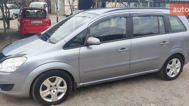 Серый Опель Зафира, объемом двигателя 1.7 л и пробегом 225 тыс. км за 6800 $, фото 1 на Automoto.ua