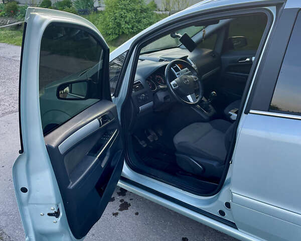 Серый Опель Зафира, объемом двигателя 1.7 л и пробегом 290 тыс. км за 7000 $, фото 4 на Automoto.ua