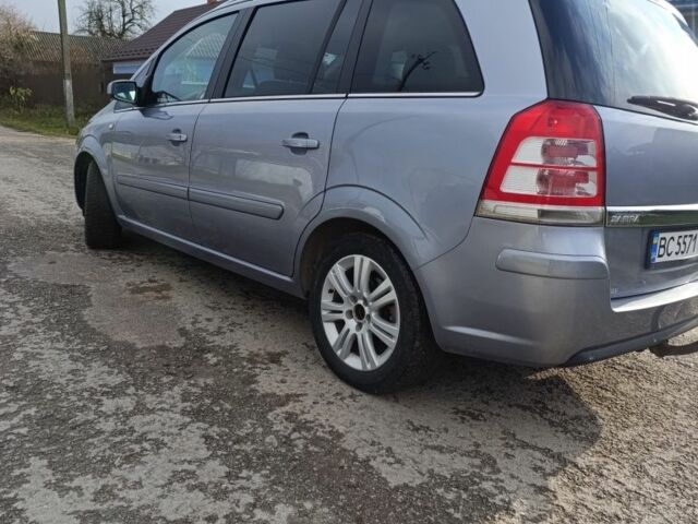 Серый Опель Зафира, объемом двигателя 1.7 л и пробегом 210 тыс. км за 6400 $, фото 2 на Automoto.ua