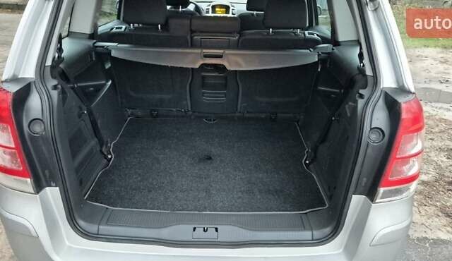 Сірий Опель Зафіра, об'ємом двигуна 1.6 л та пробігом 250 тис. км за 6500 $, фото 9 на Automoto.ua