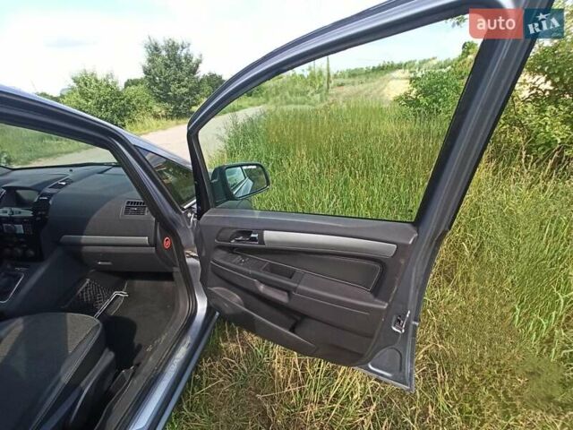 Серый Опель Зафира, объемом двигателя 1.7 л и пробегом 284 тыс. км за 6998 $, фото 15 на Automoto.ua